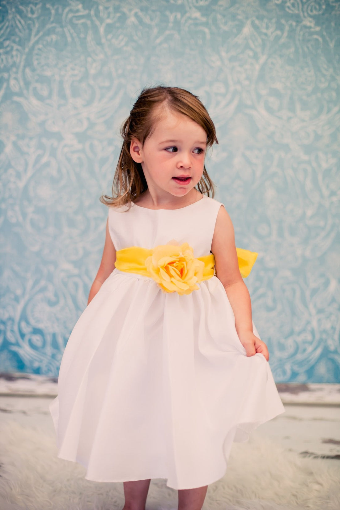 Vestido de marfil clásico con fajín de organza de seda polivinílica para niña AS219 Kid – Ariststyles