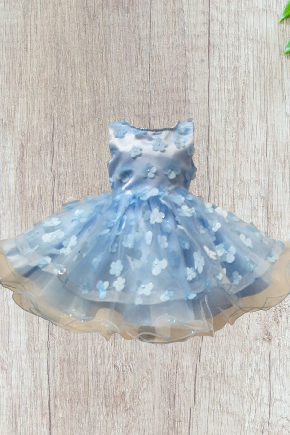 Vestido de comunión para niña con capas de tul y apliques florales de Cinderella Couture USA AS9170B