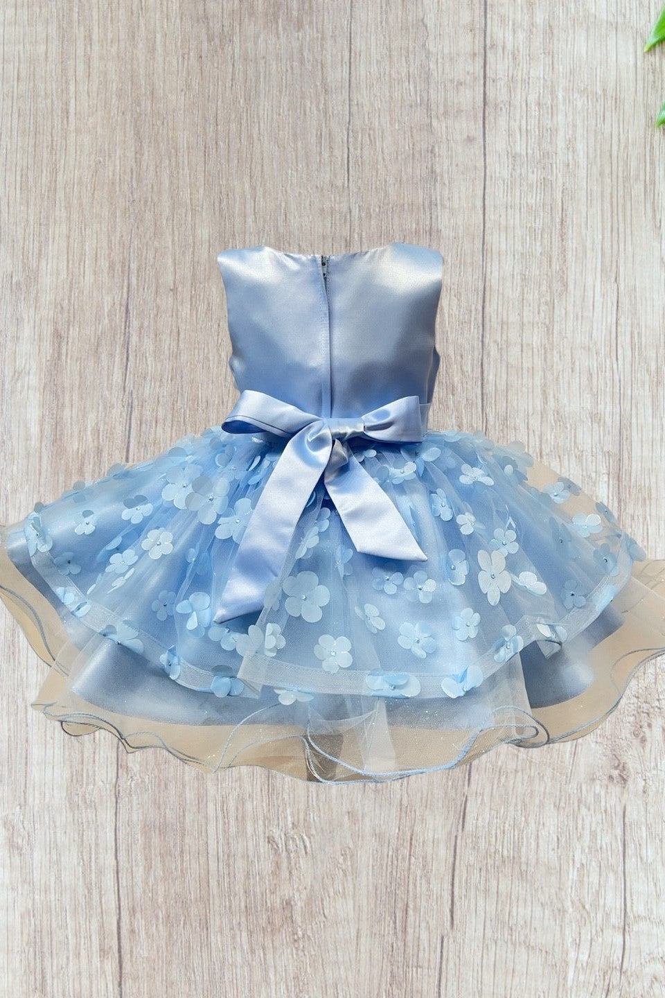 Vestido de comunión para niña con capas de tul y apliques florales de Cinderella Couture USA AS9170B