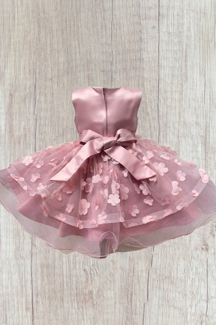 Vestido de comunión para niña con capas de tul y apliques florales de Cinderella Couture USA AS9170B