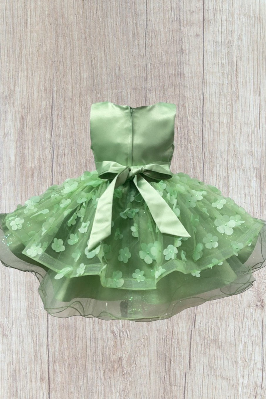 Vestido de comunión para niña con capas de tul y apliques florales de Cinderella Couture USA AS9170B