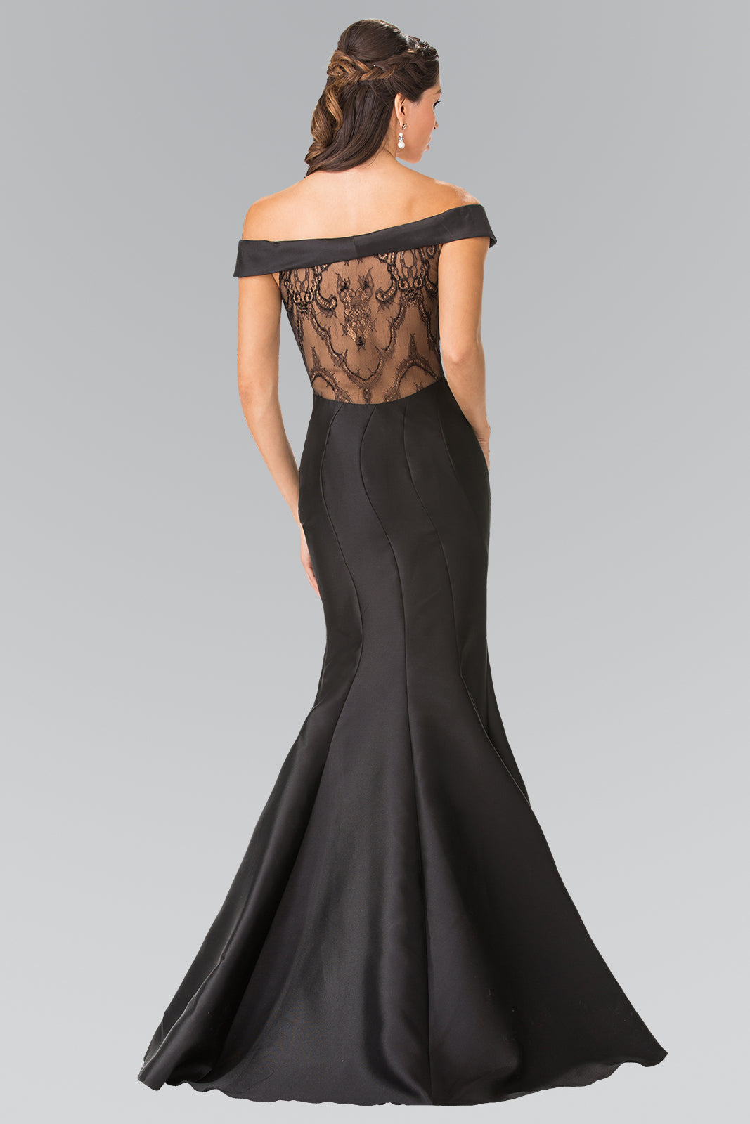 Off shoulder trumpet fashion gown